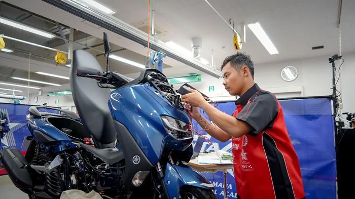 Robet B Simanullang menjadi terbaik tiga Kompetisi akbar teknisi Yamaha sedunia World1