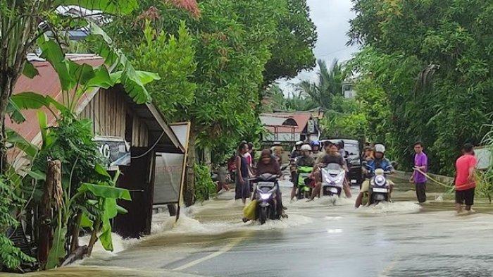 Banjir HSU Rendam Puluhan Ruas Jalan, Pengendara Diminta Waspada Saat Melintas