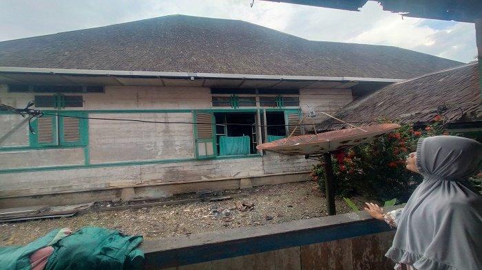 Wisata Kalsel : Bagian Atap Pernah Diganti, Rumah Batu di Balangan Masih Terlihat Klasik