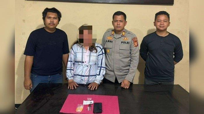 Rumah Kontrakan Digerebek Polisi, Wanita 51 Tahun Ini Terbukti Sembunyikan 2 Paket Sabu di Casing HP
