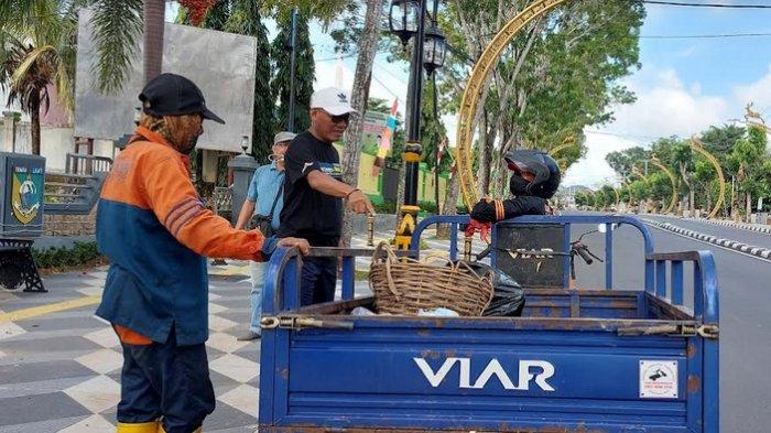 Sekda Tala Kritisi Pengangkutan Sampah di Pedestrian Hadji Boejasin, DPRKPLH Buka Suara