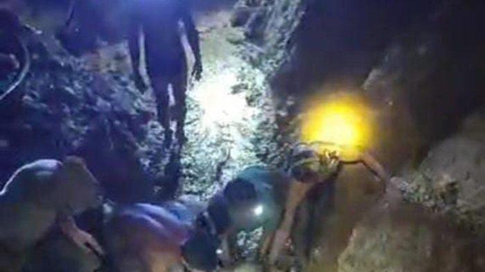 BREAKING NEWS: Lubang Pendulangan di Tambangulang Tala Kalsel Longsor, Tiga Orang Jadi Korban