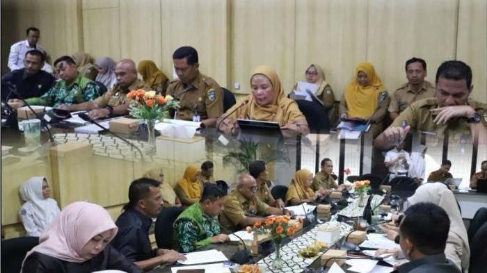 SUASANA rapat Bepemperda Tala dengan SKPD terkait Pemkab Tala33