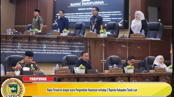 SUASANA rapat paripurna pengambilan keputusan terhadap dua raperda 1