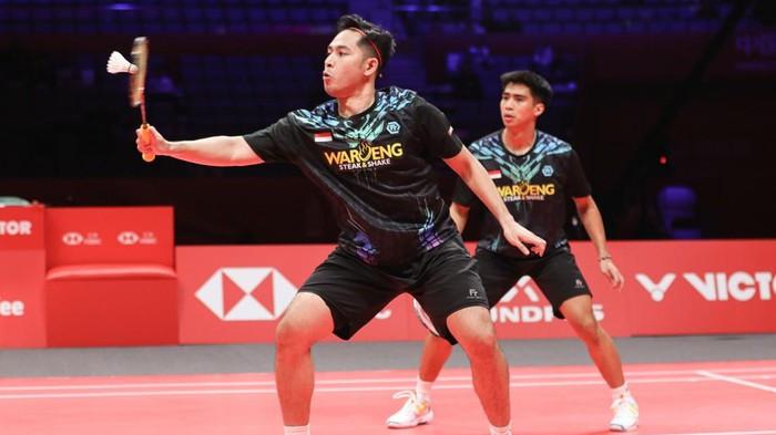 POIN KEDUA - Ganda putra Sabar Karyaman Gutama/Moh Reza Pahlevi Isfahani membawa Indonesia unggul 2-0 atas Malaysia, pada final badminton SEA Games 2025 Thailand, Rabu (10/12/2025).