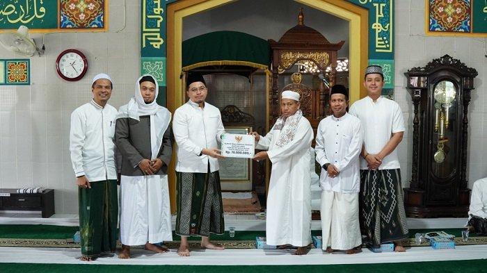 Laksanakan Safari Jumat di Masjid Al Mujahid Lok Besar, Bupati HST Ajak Masyarakat Salat Berjamaah