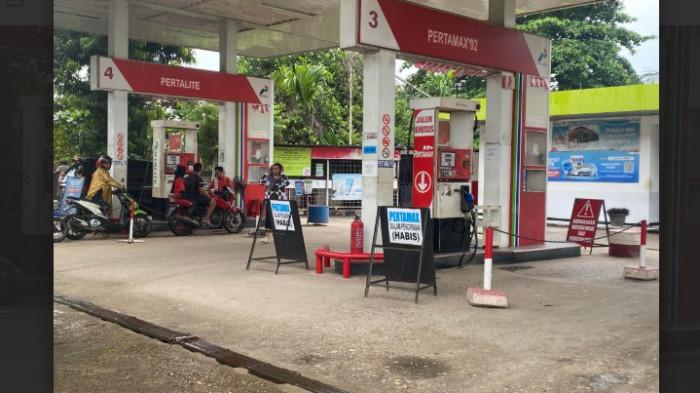 Dua Hari Pertamax Kosong di SPBU, Warga Palam Banjarbaru Ini Terpaksa Gudangkan Motornya