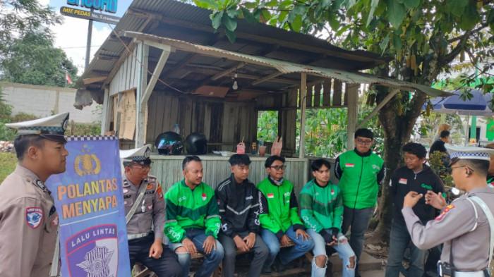 Aksi Edukasi Polisi, Driver Ojol di Tabalong Kalsel Dapatkan Pengetahuan Dasar Safety Riding