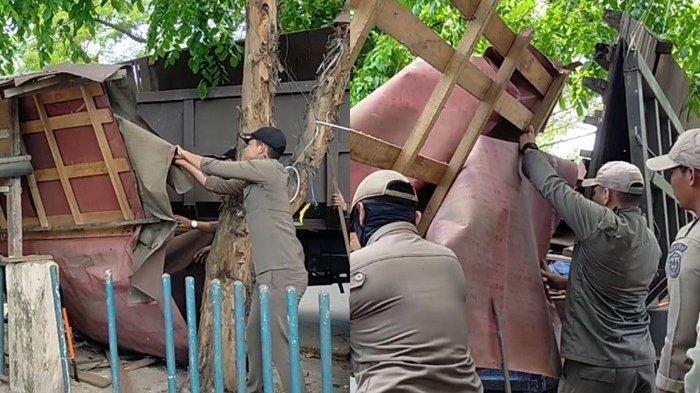 Satpol PP Tertibkan Lapak PKL di Seberang Pasar Kalindo Banjarmasin, Sukri: Pembongkaran Berpihak