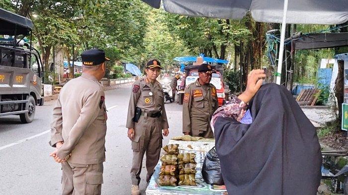 Penjual Makan Siap Saji Marak, Satpol PP dan Damkar HST Turun Lakukan Penertiban