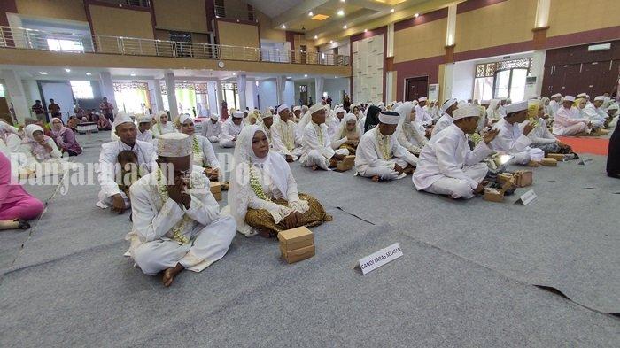 Kenakan Pakaian Serba Putih, 58 Pasang Pengantin Ikuti Isbat dan Nikah Massal di Kabupaten Tapin