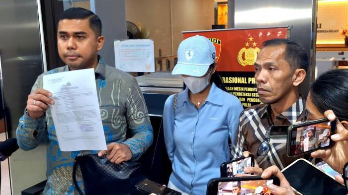 POLISIKAN AKUN MEDSOS - Selebgram Azizah Salsha resmi melaporkan dua akun media sosial diduga milik Dimas Firdaus alias Resbobb dan Muhammad Jannah alias Bigmo, ke Bareskrim Polri, Kamis (28/8/2025).