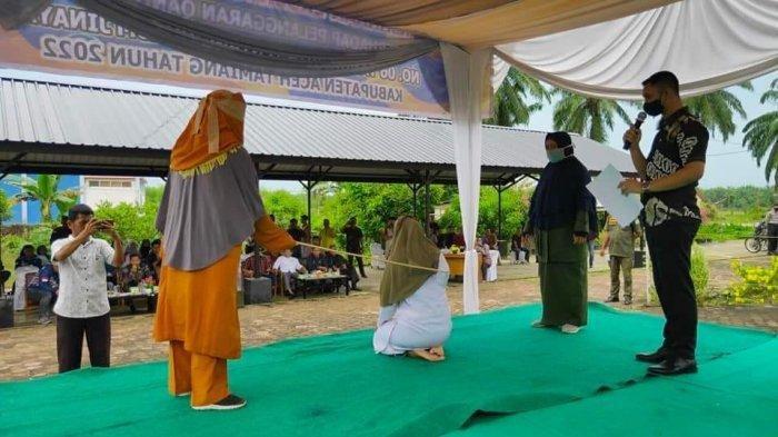 Terpidana Perzinaan di Aceh tamiyang Dihukum Cambuk Masing-masing 100 Kali, Dua Pria dan Satu Wanita