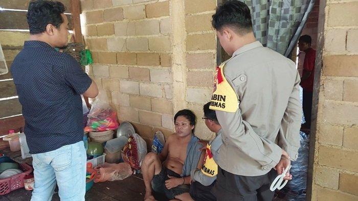 Sering Membawa Parang, Warga yang Diduga ODGJ Dievakuasi Anggota Polsek Pulau Laut Timur Kotabaru