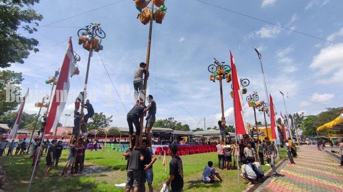 Serunya Panjat Pinang di Acara Puncak Peringatan Harjad ke-72 HSU, Ada Bebek dan Sepeda Jadi Hadiah