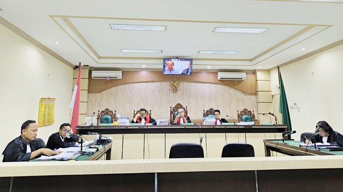 Sidang di PN Tipikor, Mantan Bupati HST Abdul Latif Ungkap Kendaraannya atas Nama Orang Lain