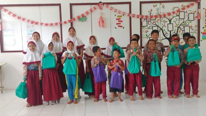 Desa Kasiau Raya Tabalong Ini Perduli Pendidikan, Beri Hadiah Kepada Siswa Berprestasi & Tidak Mampu