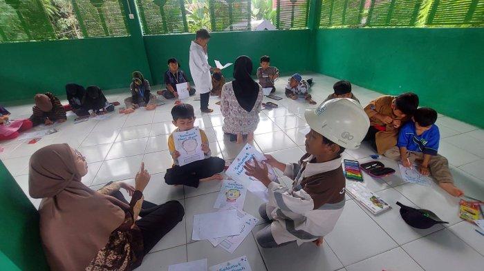 Hari Ayah, Siswa Sekolah Alam Al Tamar Balangan Kenakan Pakaian Ayah, Ungkapkan Rsa Sayang
