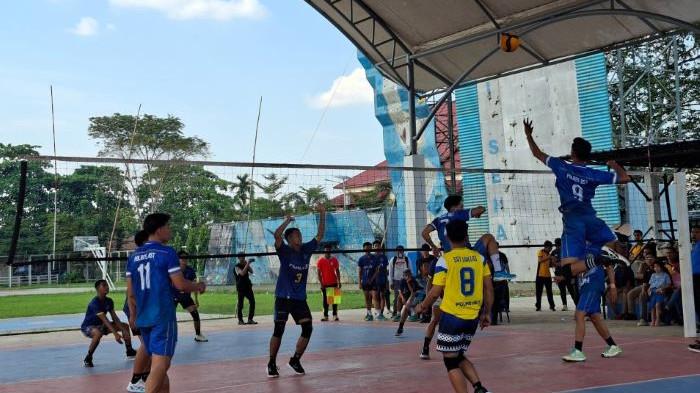 Derbi Tim HST Lawan HSS Berlangsung Seru, Penonton Terpukau Smes Terbang