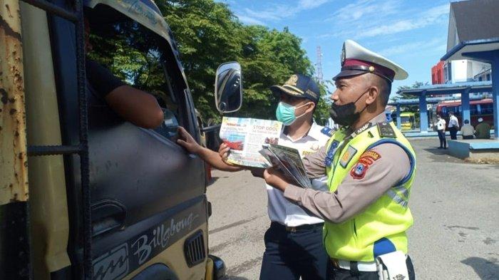 Petugas Gabungan Sosialisasikan Aturan Jam Operasional dan Keluar Masuk Truk ke Kota Banjarmasin