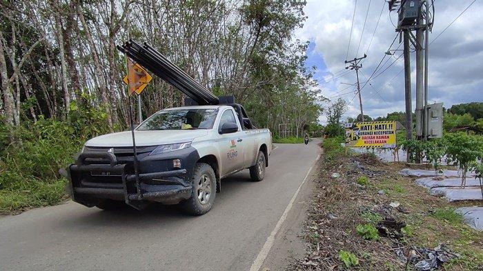 Rawan Terjadi Kecelakaan, Satlantas Polres Tapin Pasang Spanduk Penanda di Jalan Daeng Suganda