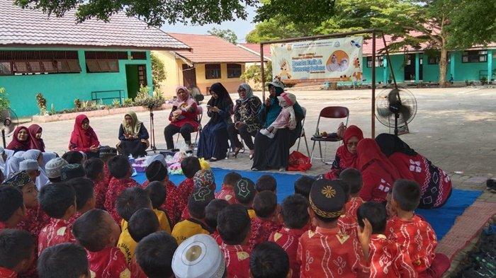 Dorong Peningkatan Minat Baca Anak, Mobil Perpustakaan Keliling Banjarbaru Kunjungi SDN 3 Bangkal
