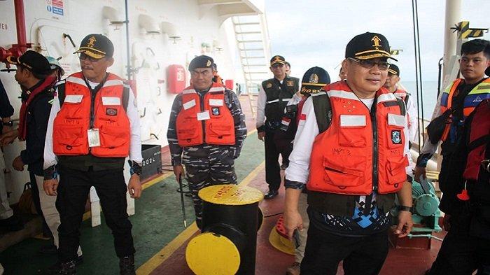 Gelar Opsgab Timpora Kalsel 2023, Tim Pengawasan Orang Asing Periksa Awak Kapal di Laut Taboneo