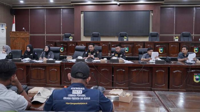Suasana RDPU di Ruang Rapat Paripurna DPRD Tala terkait sengketa lahan di Desa Bukit  Mulia2