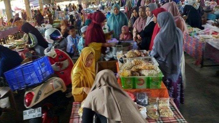 Sajikan Aneka Kue dan Lauk Selama Ramadan, Ini Daya Tarik Pasar Ulin Kecamatan Simpur HSS