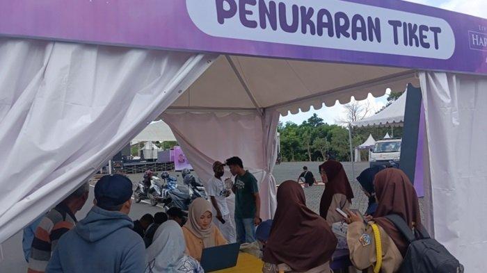 Hingga Pukul 16.00 Wita, Tiket Gratis Konser Band Ungu Persembahan Hj Erna Lisa Halaby Ludes