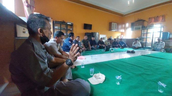 PTPN 13 dan Pemdes Tebingsiring Tala Lakukan Pertemuan dengan Penambang Batu Gunung