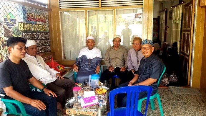 Robert Monginsidi Tutup Usia, Anggota DPRD Kotabaru H Syaiful Rahmadi Melayat ke Rumah Duka