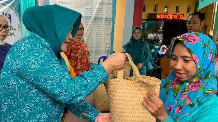 Dinas Koperasi UKM Perindag Tabalong Sediakan 600 Paket Sembako Murah
