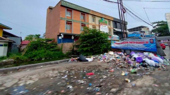 TPS Kuripan Masih Penuh dengan Sampah,  Petugas Incar Warga Bandel dengan Tipiring