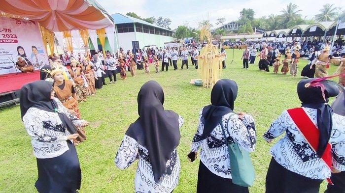 Peringatan HUT PGRI ke-78, Guru di Piani Kabupaten Tapin Harapkan Perbaikan Infrastruktur Jalan
