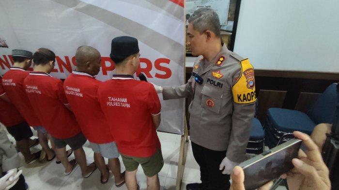 Berawal Dari Laka Tunggal, Polisi Amankan Ratusan Butir Carnophen di Desa Kalasan Tapin