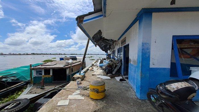 Tongkang Senggol Dermaga Pelabuhan Marabahan, Kapten Kapal Tugboat Bersedia Ganti Rugi Kerusakan