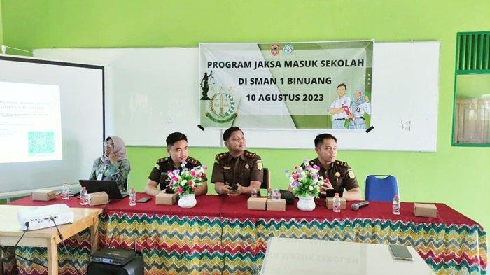 Sambangi SMAN 1 Binuang, Kejaksaan Negeri Tapin Gelar Jaksa Masuk Sekolah