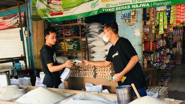 Tingkatkan Wajib Pajak, KP2KP Paringin Datangi Pedagang Pasar dan Pembeli di Paringin