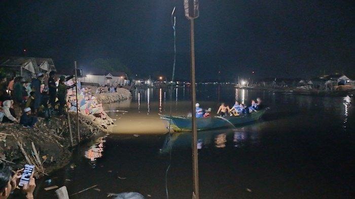 Tim Menyelam, Upaya Pencarian Anak Tenggelam di Sungai Alalak Batola Dilakukan Hingga Malam Hari