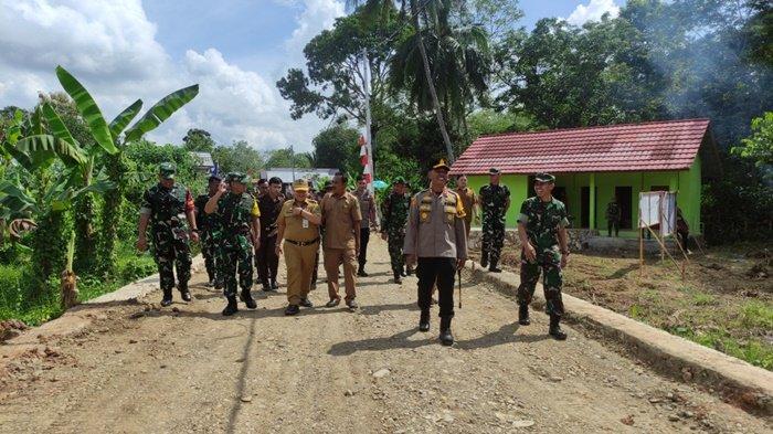 Sambangi Desa Sungai Karias, Jenderal Bintang Satu Tinjau Pengerjaan TMMD ke-120 Kodim 1001/HSU