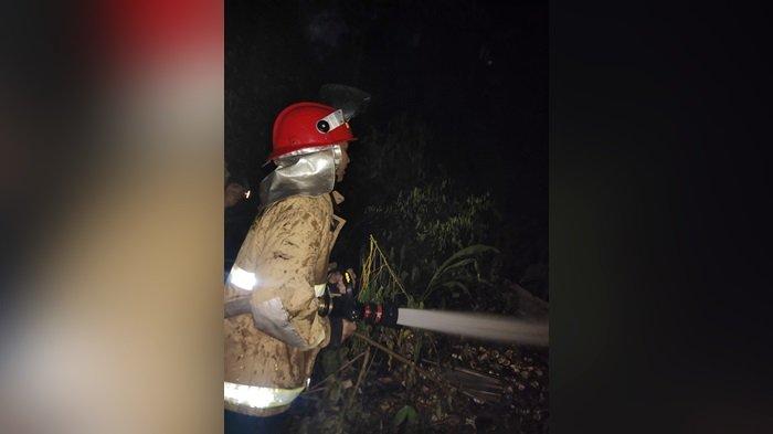 Diduga Arus Pendek Listrik, Dua Rumah Warga Desa Baluti HSS Hangus Terbakar