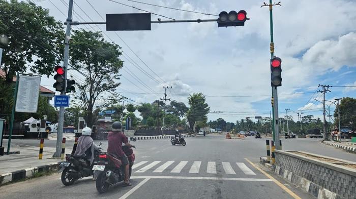 OPERASI ZEBRA INTAN- Titik ETLE di bundaran Paringin, Kecamatan Paringin, Kabupaten Balangan yang menjadi alat dengan sistem penggunaan teknologi kamera yang merekam pelanggaran lalu lintas. Fasilitas ini dimanfaatkan selama Operasi Zebra Intan 2025.