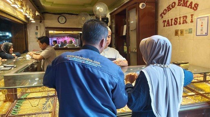 Warga Banjarmasin Buru Emas Perhiasan 99, Turun Rp10 Ribu per 1 September 2023