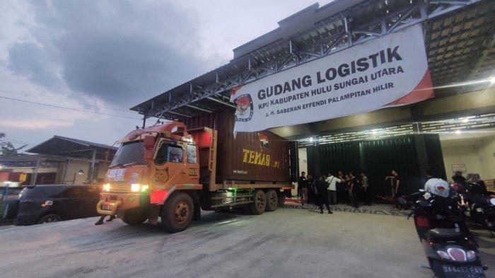 Perketat Pengamanan, Selain Dijaga Polisi Gudang Logistik KPU HSU Juga Dilengkapi CCTV
