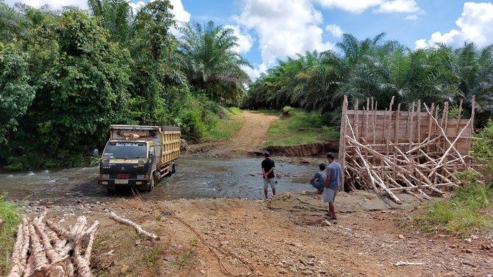 Proyek Jembatan Perbatasan Terdampak Air Bah, Dinas PU Tanahlaut Kaji Ulang Penanganan Teknisnya