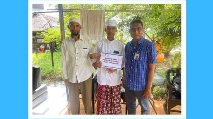 Bisa Lunasi SPP, Rizky Ramadhan Dibantu Program Beasiswa UPZ Bank Kalsel