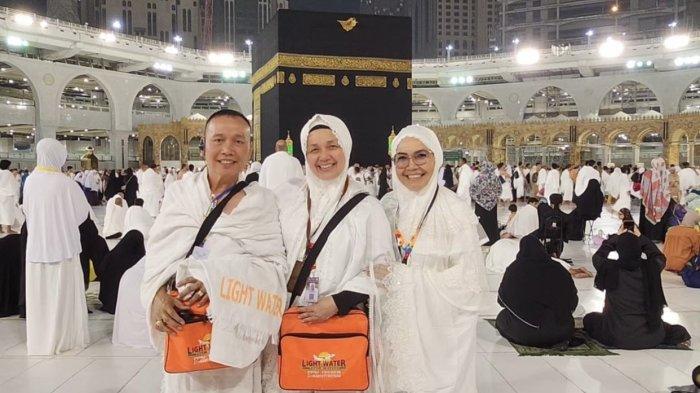 Kelakuan Ibu Ayu Ting Ting di Mekkah Tuai Cibiran, Umi Kalsum Live Instagram Saat Ibadah Umrah