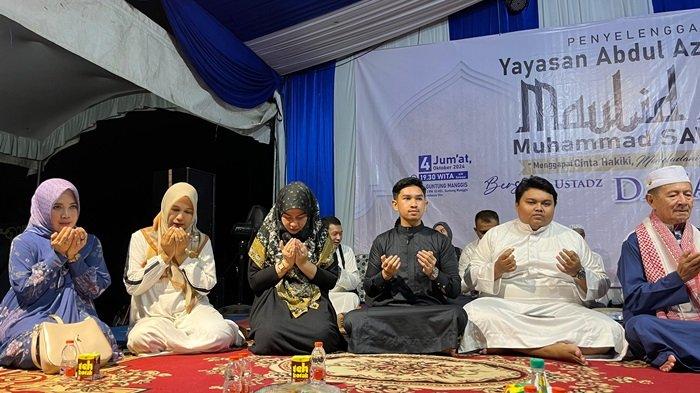Pilkada Banjarbaru 2024, Ustadz Das'ad Latif Beri Hj Lisa Halaby Hadiah