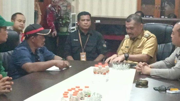 Pendemo Tebingsiring Lega Akhirnya Ditemui Wabup Tala, Besok Pertemuan dengan Manajemen PTPN 13